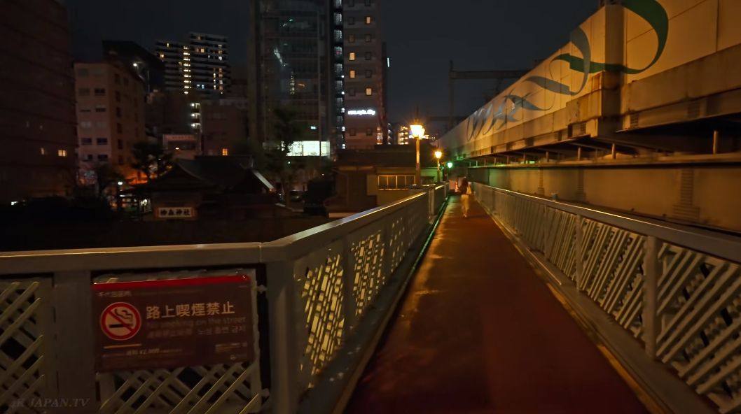 7月的夜晚，悠然漫步在日本东京的千代田区，从神田到大手町，享受助眠的宁静氛围。